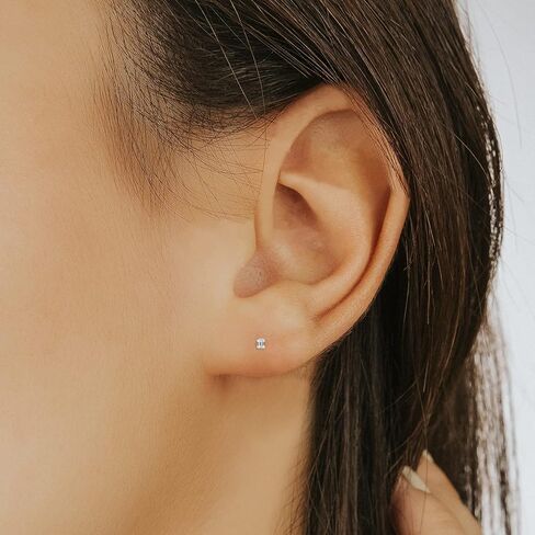 أقراط ألماس سوليتير من قطع الزمرد عيار 1 قيراط - 1 قيراط متوفرة في الذهب الأبيض عيار 14 قيراط والذهب الأصفر in Kuwait