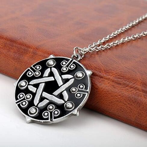 بضائع ساحرة III ينيفير ذات خمس نجوم سحر المعلقات الفضة مطلي أسود الفايكنج جولة التعويذة قلادة قلادة للمعجبين in Kuwait