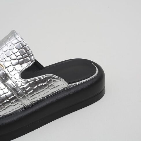 Dumalum البغال للنساء الشقق مغلقة جولة اصبع القدم الانزلاق على الصنادل مريحة المتسكعون الشرائح الأحذية مع سلسلة معدنية ديكور in Kuwait