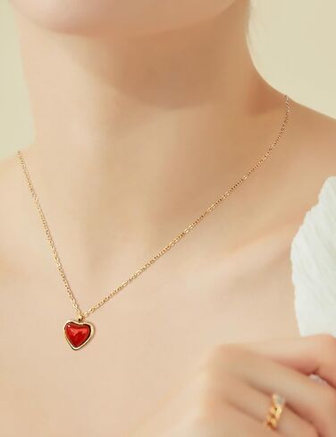 طقم قلادة وأقراط على شكل قلب من العقيق الأبيض من LILIE&WHITE للنساء أقراط وقلادة مجموعة مجوهرات مضادة للحساسية هدية عيد الحب in Kuwait