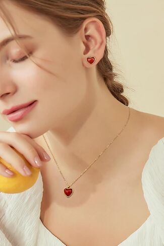 طقم قلادة وأقراط على شكل قلب من العقيق الأبيض من LILIE&WHITE للنساء أقراط وقلادة مجموعة مجوهرات مضادة للحساسية هدية عيد الحب in Kuwait