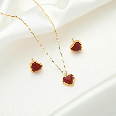 طقم قلادة وأقراط على شكل قلب من العقيق الأبيض من LILIE&WHITE للنساء أقراط وقلادة مجموعة مجوهرات مضادة للحساسية هدية عيد الحب in Kuwait