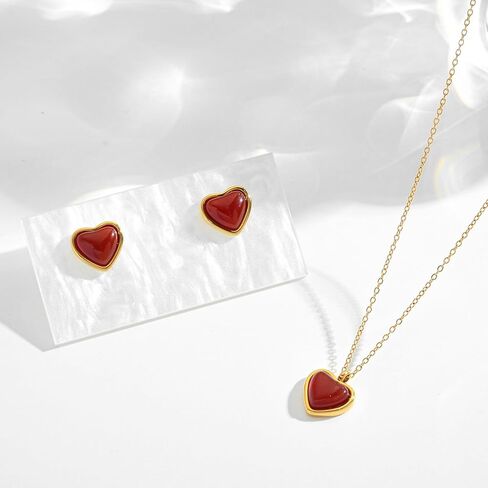 طقم قلادة وأقراط على شكل قلب من العقيق الأبيض من LILIE&WHITE للنساء أقراط وقلادة مجموعة مجوهرات مضادة للحساسية هدية عيد الحب in Kuwait