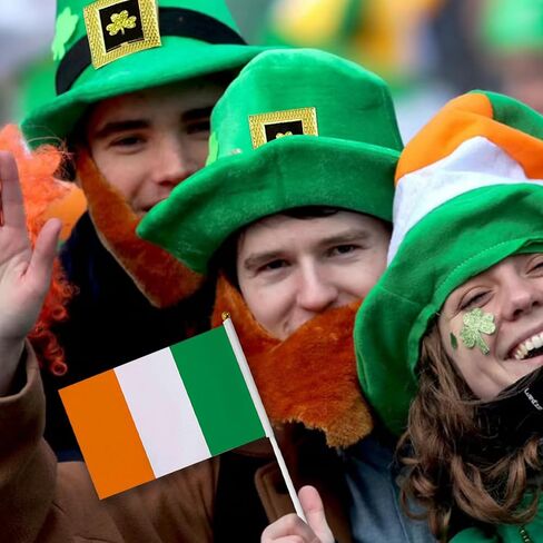 اكس جي جي اكس قبعة عيد القديس باتريك وعلم ايرلندي، حظ الايرلندية: قبعة مخملية خضراء للرجال والنساء - شامروك - ملابس مستوحاة للاحتفال بأناقة! in Kuwait