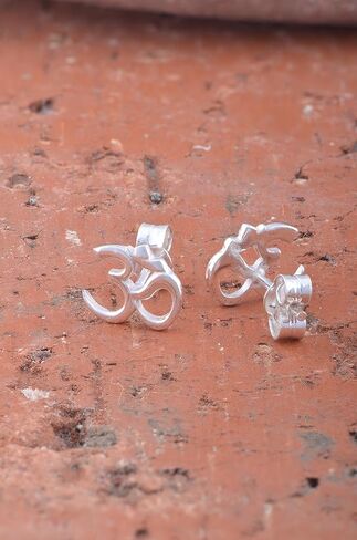 اقراط مرصعة من الفضة الاسترليني برمز اوم للنساء البالغات والفتيات المراهقات 0.3 انش، من الفضة الاسترلينية in Kuwait