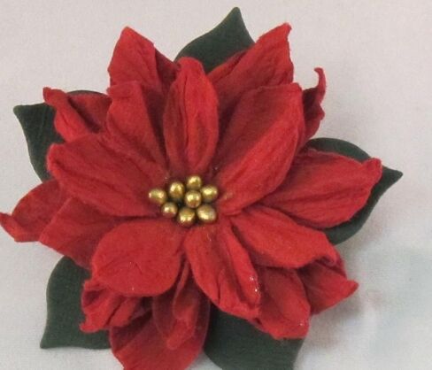 تصميمات بواسطة DH Paper Red Poinsettia Holiday Christmas دبوس برونزي in Kuwait