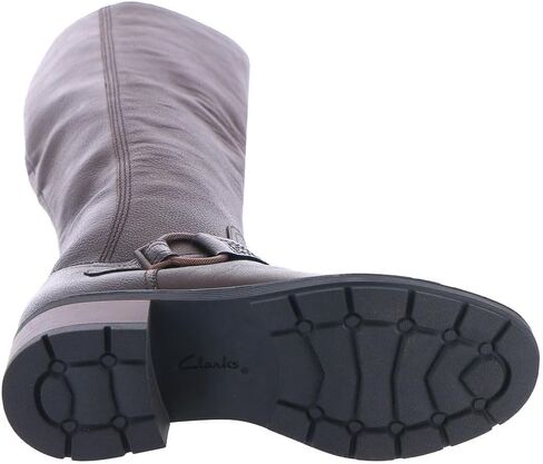حذاء Hearth Rae النسائي ذو الرقبة العريضة للركبة من Clarks in Kuwait