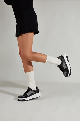 حذاء رياضي نسائي من K KIP WOK للتنس ذو نعل سميك لامع وترتر لامع ورباط كاجوال من الجلد الصناعي in Kuwait