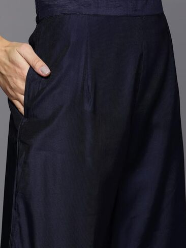 مجموعة INDO ERA الهندية النسائية من مزيج القطن الخردل بزخارف عرقية مطرزة بطول الساق مستقيمة كورتا بالازو مع طقم دوباتا in Kuwait