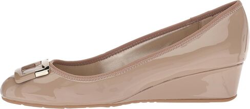 Bandolino Women's Tad Pump in Saudi Arabia