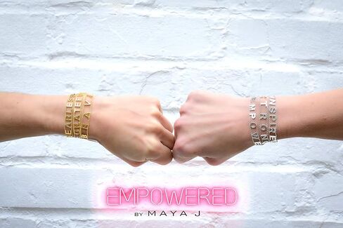 سوار شجاع ممكّن من مايا جي in Kuwait