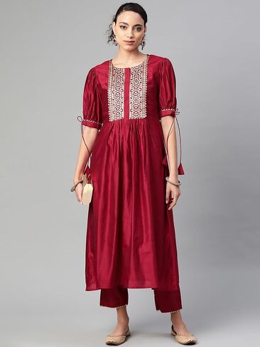 طقم بنطلون كورتا مستقيم للنساء من INDO ERA باللون الأحمر الهندي من الفسكوز بتصميم Yoke صلب بطول الساق in Kuwait