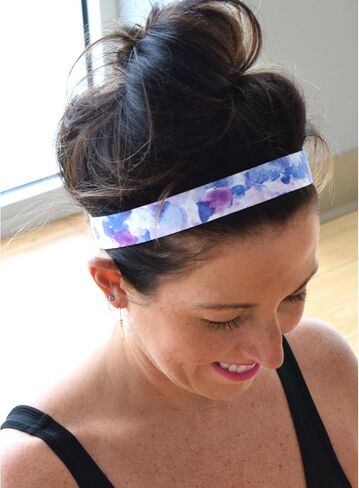 عصابة رأس حريمي والفتيات من Sweaty Bands - رباط شعر تمرين مبطن بالقطيفة غير قابل للانزلاق - لون أرجواني هادئ in Saudi Arabia