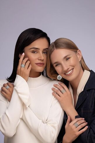 مجموعة JEAN RACHEL JEWELRY مكونة من خمسة خواتم من الفضة الإسترلينية عيار 925 وخواتم من الفضة المطلية بالذهب عيار 14 قيراط ومقعر ومزخرف بالدانتيل، مؤكسدة، مظهر عتيق أنيق لا يسبب الحساسية، وخالي من النيكل والرصاص in Kuwait