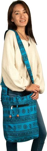 حقيبة كتف بحزام متقاطع مصنوعة يدويًا باللون الأزرق بنمط المرقعة بنمط الهيبي بوهو عصري كل يوم فريد من نوعه in Kuwait