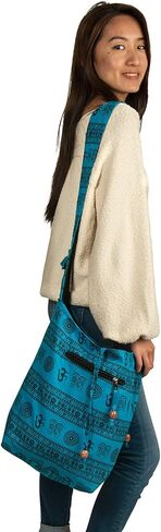 حقيبة كتف بحزام متقاطع مصنوعة يدويًا باللون الأزرق بنمط المرقعة بنمط الهيبي بوهو عصري كل يوم فريد من نوعه in Kuwait