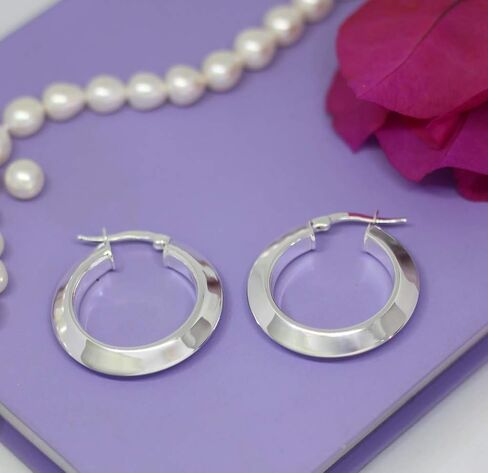 أقراط حلقية من الفضة الإسترلينية مع تصميم أنبوب مثلث in Kuwait