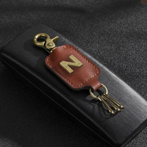 سلسلة مفاتيح XGALBLA بالحروف الأولية من الجلد البني مع مشبك سهل، حلقة مفاتيح لحقيبة مفاتيح السيارة للنساء والرجال in Kuwait