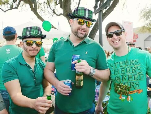 قبعة عيد القديس باتريك من Yilistore، قبعة فيدورا منقوشة أيرلندية لإكسسوارات أزياء الحفلات in Kuwait