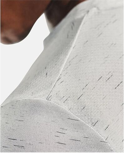 Under Armour Men's Seamless Short Sleeve Workout T-Shirt in Kuwait