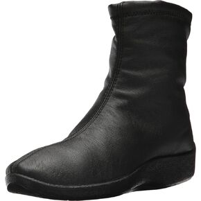 Arcopedico Women's L8 in Saudi Arabia