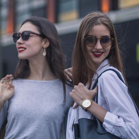 مجموعة من 4 قطع من الأقراط الفضية المتدلية بسلسلة طويلة من الأقراط والمجوهرات الأنيقة للنساء والفتيات in Kuwait