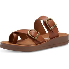 Eastland Women's Savannah Wedge Pump in Kuwait