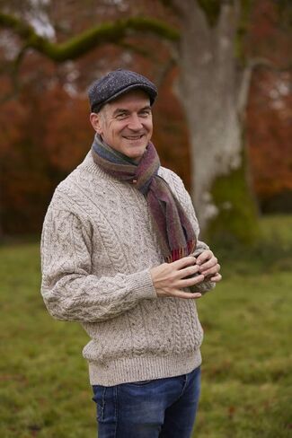 سترة Aran Wool Irish للرجال والنساء بياقة دائرية مصنوعة في أيرلندا in Kuwait