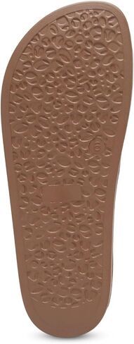 Eastland Women's Savannah Wedge Pump in Saudi Arabia