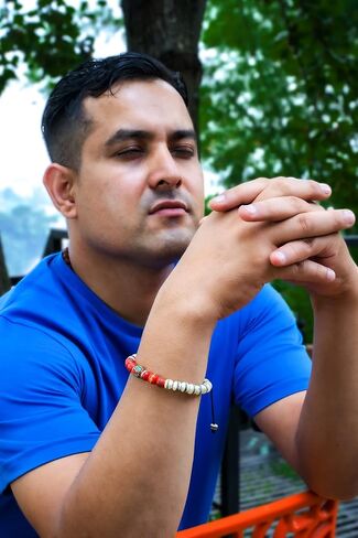 Hands of Tibet Embedded Medicine Bracelet Yoga Healing Beads Adjustable Wrist Mala Many Color Choices (White/Red) in Saudi Arabia