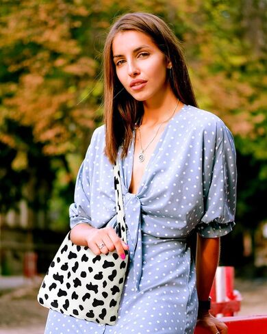 Fluffy Shoulder Bag Flower Cow Plush Underarm Handbag Bag Fluffy Purse Small Clutch Bag for Women Autumn Winter in Kuwait