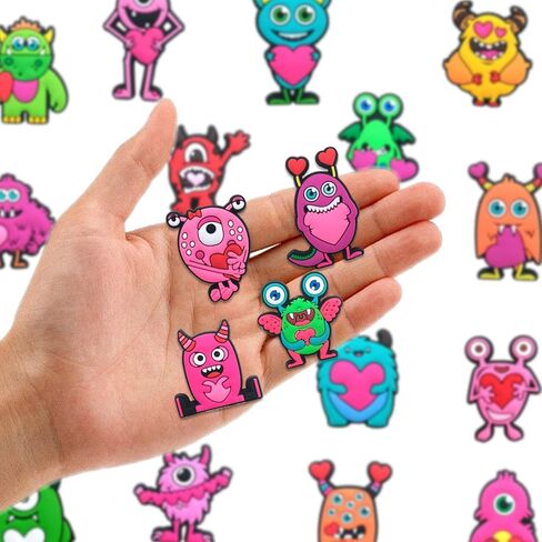 مضحك الكرتون أنيمي الأحذية سحر الديكور ل قباقيب الصنادل ، PVC حديقة الأحذية الملحقات ، للجنسين البالغين المراهقين الاطفال حزب صالح in Kuwait