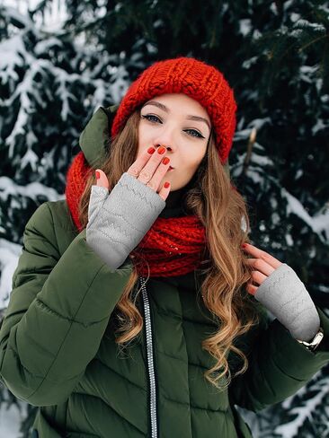 قفازات شتوية بدون اصابع للنساء من 4 ازواج، قفازات صوف دافئة بدون اصابع من الفرو الصناعي مع فتحات اصابع للطقس البارد (اسود، رمادي داكن، رمادي فاتح، بني) in Kuwait