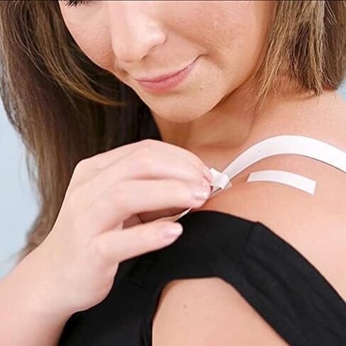 شريط مزدوج الجوانب للملابس، (عبوة من 100 قطعة) شريط ملابس تجميل للنساء، شريط ملابس وشريط للجسم للبشرة، شريط لاصق قوي طوال اليوم، شريط غير مرئي وشفاف لجميع ظلال البشرة in Kuwait