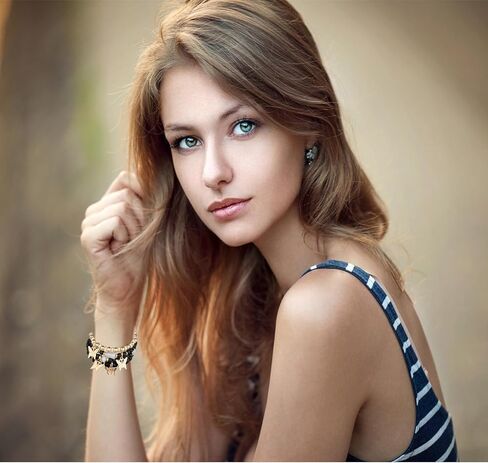 Ridmay Boho Stretch Bracelets for Women Girls，Stackable Crystal Beaded Bracelet Set Bohemian Muti-Layered Jewelry Colorful Hippie Gift for Women Girlfriend Valentine's Day in Kuwait