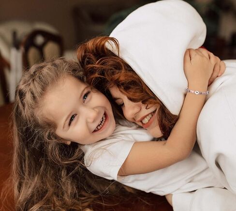 اساور هدايا للام والابنة من اسكرين، مجموعة اساور بدلاية على شكل الهندباء لمقاسين قابلين للتعديل، هدية عيد الميلاد والكريسماس in Kuwait