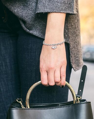 Tommy Hilfiger Women's Jewelry Heart Chain Bracelet Color: Silver (Model: 2780553) in Kuwait