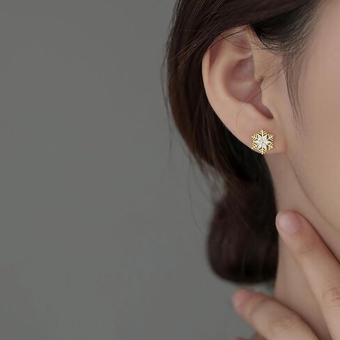 SLUYNZ 925 Sterling Silver CZ Snowflake Earrings Studs for Women Teen Girls Shiny Snowflake Studs Earrings in Saudi Arabia