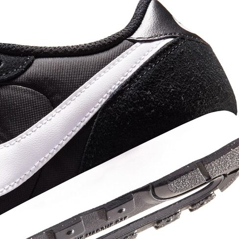 Nike Boy's MD Valiant (Big Kid) Black/White 7 Big Kid M in Saudi Arabia