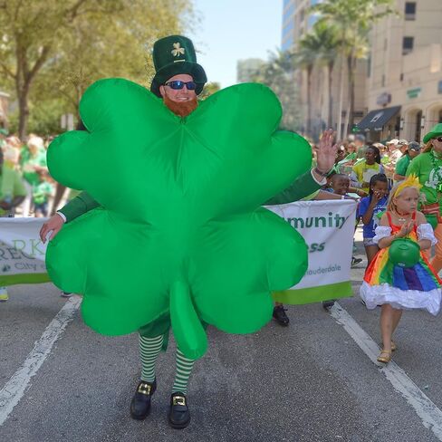 XYJKIDSES St. Patrick’s Day Inflatable Costume Inflatable Four Leaf Clover Costume Green Blow Up Funny Costume for St Particks Day Party in Kuwait