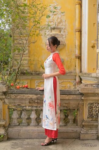 مجموعة CuteSass ذات الأكمام الحمراء من الزهور Ao Dai| الفيتنامية الحديثة المعدة مسبقًا آو داي| السنة القمرية الجديدة in Kuwait