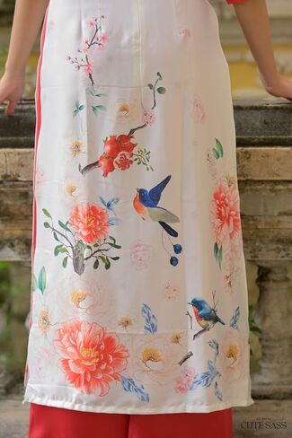 مجموعة CuteSass ذات الأكمام الحمراء من الزهور Ao Dai| الفيتنامية الحديثة المعدة مسبقًا آو داي| السنة القمرية الجديدة in Kuwait