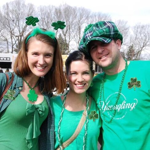 ANGLESJELL عيد القديس باتريك دبابيس للنساء بريق شامروك بروش دبابيس قبعة خضراء لاكي ليف الأيرلندية دبابيس الأيرلندية عطلة زي الإكسسوارات والمجوهرات الهدايا in Kuwait