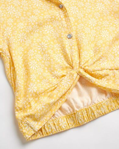 مجموعة شورت للفتيات من One Step Up - قطعتين من قميص علوي قصير من نسيج التويل خفيف الوزن بأكمام قصيرة وأزرار سفلية (المقاس: 7-12) in Kuwait