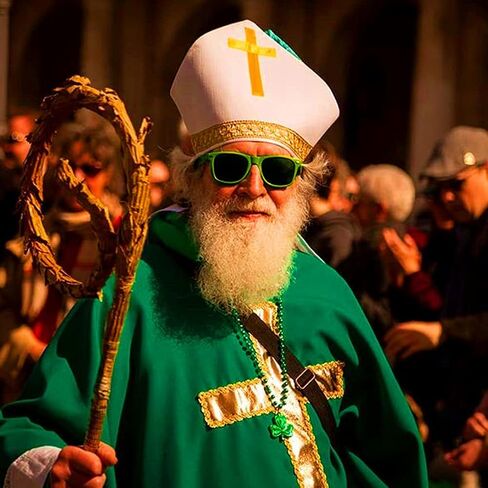 SUNOVELTIES 12 Pack Neon Colors Sunglasses Classic Retro Party Favors Sunglasses for Unisex Adult in Kuwait