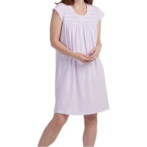 فستان نسائي قصير من Miss Elaine مصنوع من نسيج حريري، وأكمام قصيرة، وملابس نوم in Kuwait