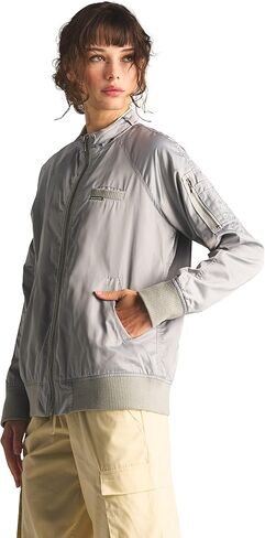 جاكيت نسائي من الساتان مطبوع عليه عبارة Members Only in Kuwait