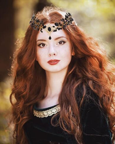 Campsis الجنية تاج أسود حجر الراين قزم الغابات خوذة كريستال Elven Tiara V-شكل الشعر الملحقات هالوين تأثيري حلي أغطية الرأس للنساء والفتيات in Saudi Arabia