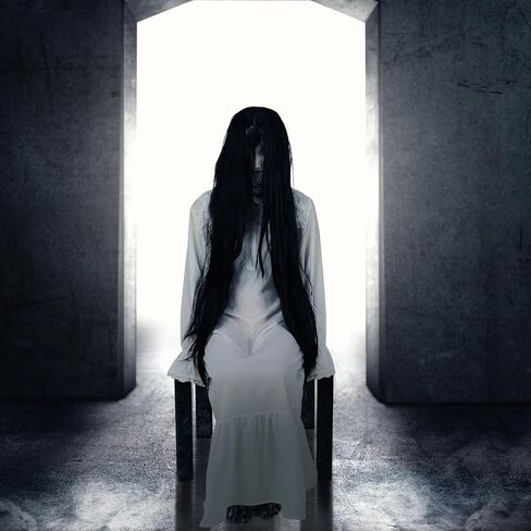 Ramede 2 Pcs Women Ghost Costume Set with White Victorian Nightgown Long Sleeve Vintage Gown Black Long Straight Wig for Horror Halloween Cosplay in Saudi Arabia