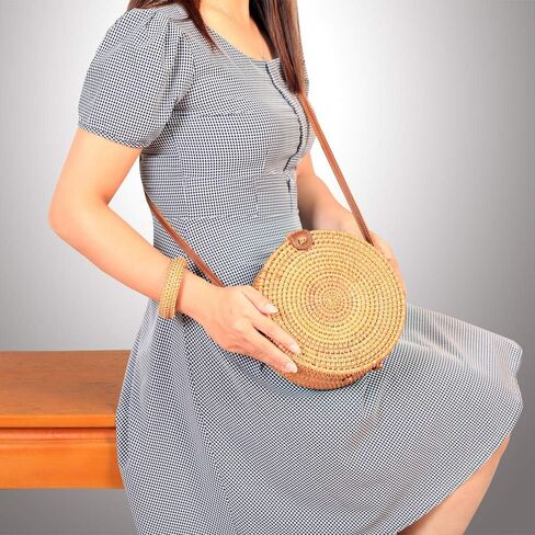 حقائب كروس من Aviboo منسوجة يدويًا من قش الروطان للنساء مقاس 8 بوصات مع حزام من الجلد الطبيعي قابل للتعديل بطبقتين مع سوار إضافي من الروطان in Kuwait